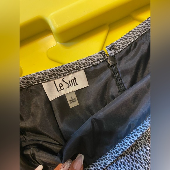 2 piece black and white designed Le suit buissness casual blazer and skirt combo - Picture 11 of 12